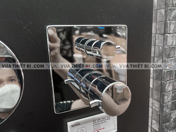 anh thuc te van dieu chinh nhiet do toto tbv02404b tbn01001b sen am tuong 2 duong nuoc ra 2