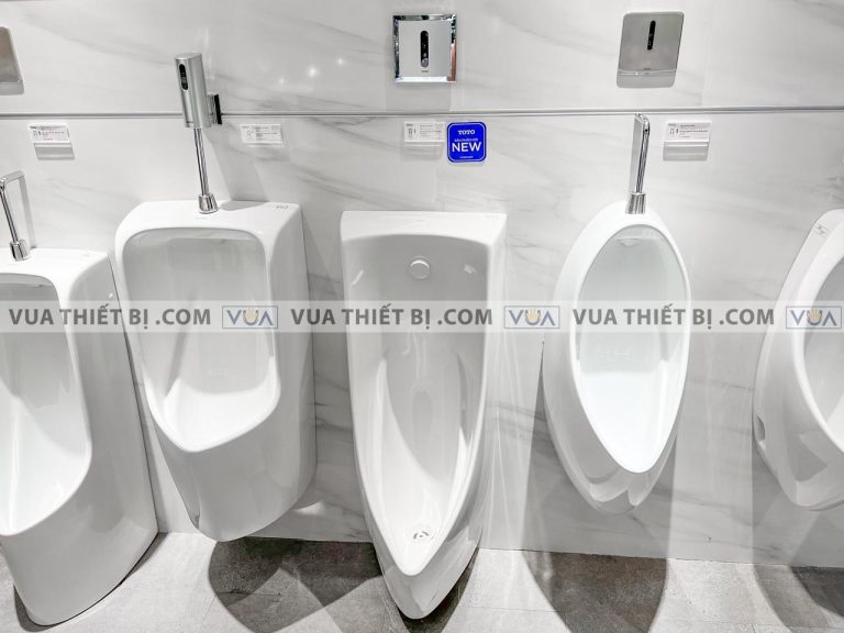 anh thuc te van xa tieu nam toto due126upk cam ung dung pin am tuong 1