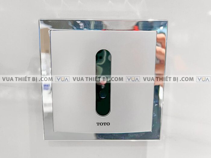 anh thuc te van xa tieu nam toto due126upk cam ung dung pin am tuong 2