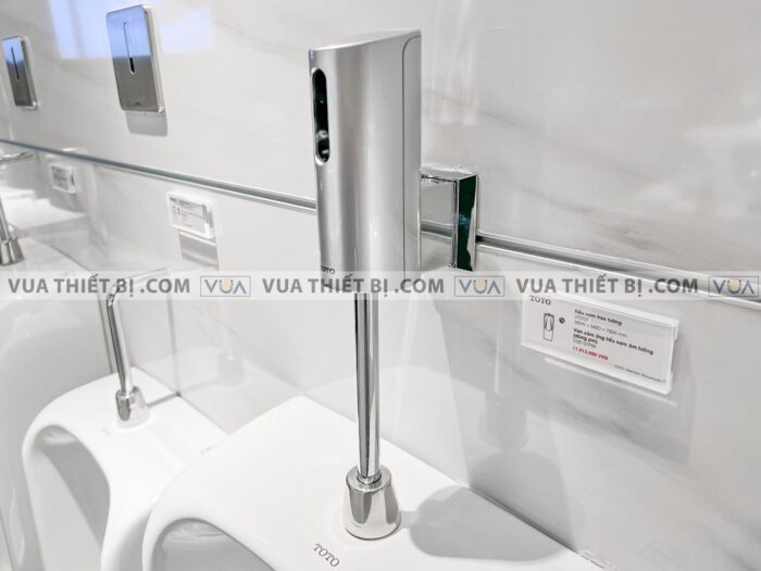 anh thuc te van xa tieu nam toto due137pbk cam ung dung pin lap noi 2