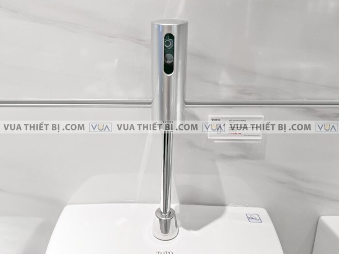 anh thuc te van xa tieu nam toto due137pbk cam ung dung pin lap noi 3