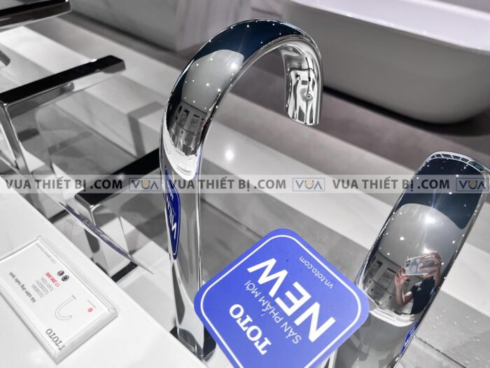 anh thuc te voi chau lavabo toto tle24008a cam ung co cao 6