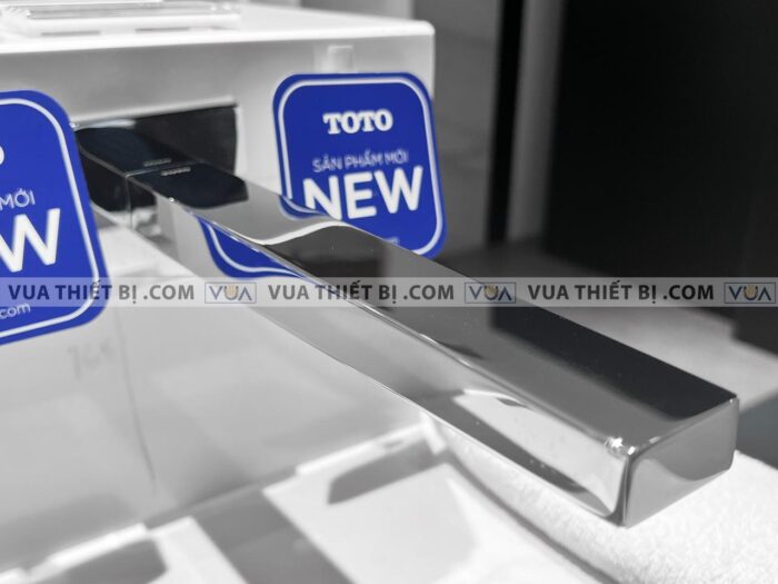 anh thuc te voi chau lavabo toto tle25010a cam ung gan tuong 3