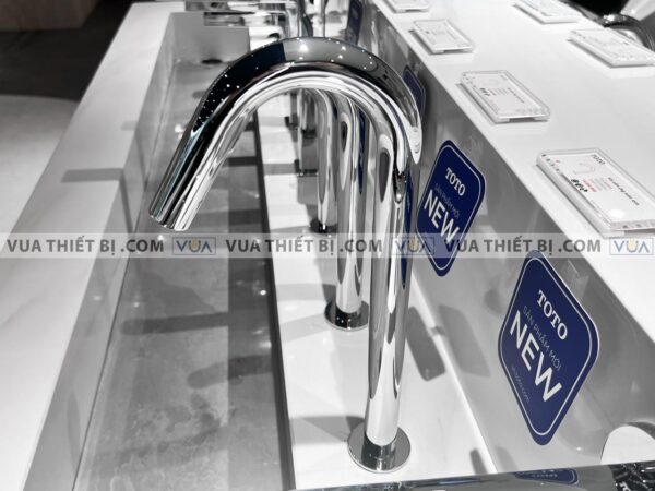 anh thuc te voi chau lavabo toto tle26008a cam ung co cao 1