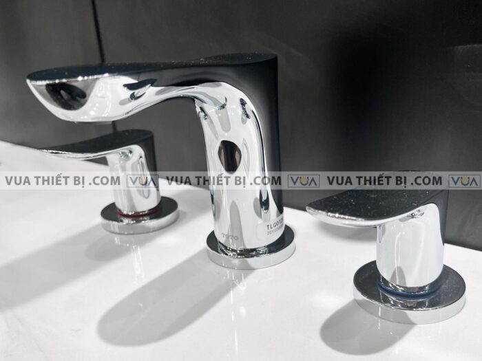anh thuc te voi chau lavabo toto tlg01201b nong lanh 3 lo go 2