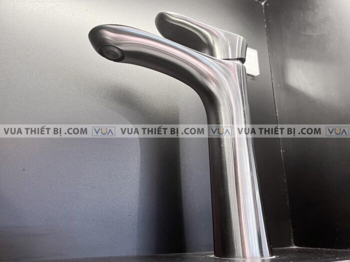 anh thuc te voi chau lavabo toto tlg01304bbn co cao nong lanh go 4