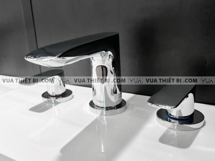 anh thuc te voi chau lavabo toto tlg04201b nong lanh 3 lo ga 3