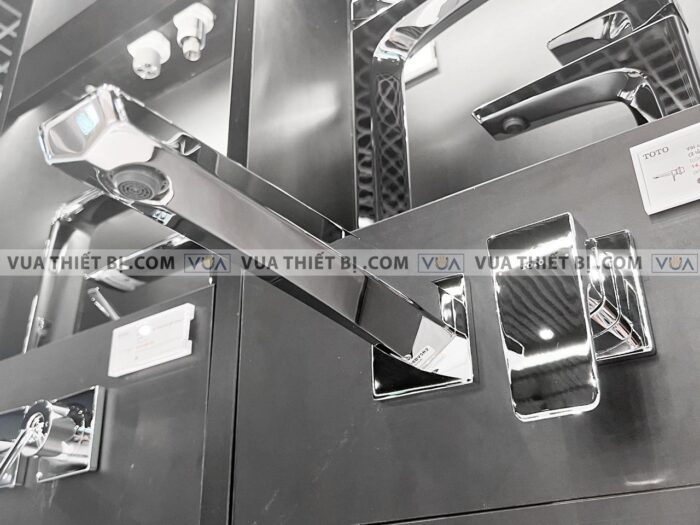 anh thuc te voi chau lavabo toto tlg07308b gan tuong nong lanh ge 3