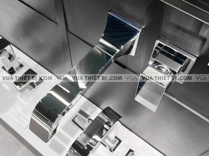 anh thuc te voi chau lavabo toto tlg08308b gan tuong nong lanh gc 2