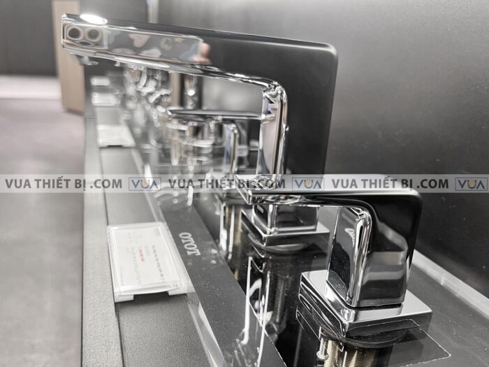 anh thuc te voi chau lavabo toto tlg10201b nong lanh 3 lo gb 3