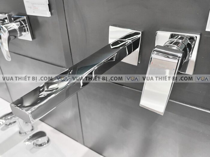 anh thuc te voi chau lavabo toto tlg10308b gan tuong nong lanh gb 1