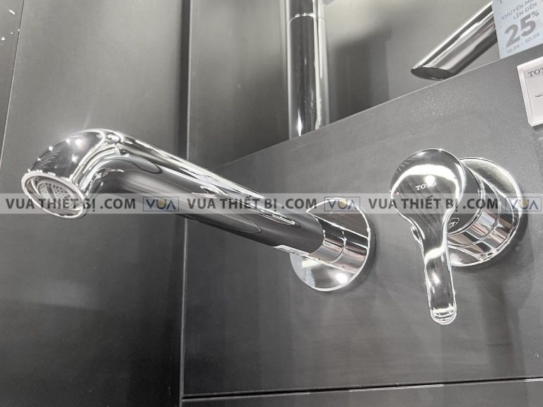 anh thuc te voi chau lavabo toto tls01310b gan tuong nong lanh lb 1