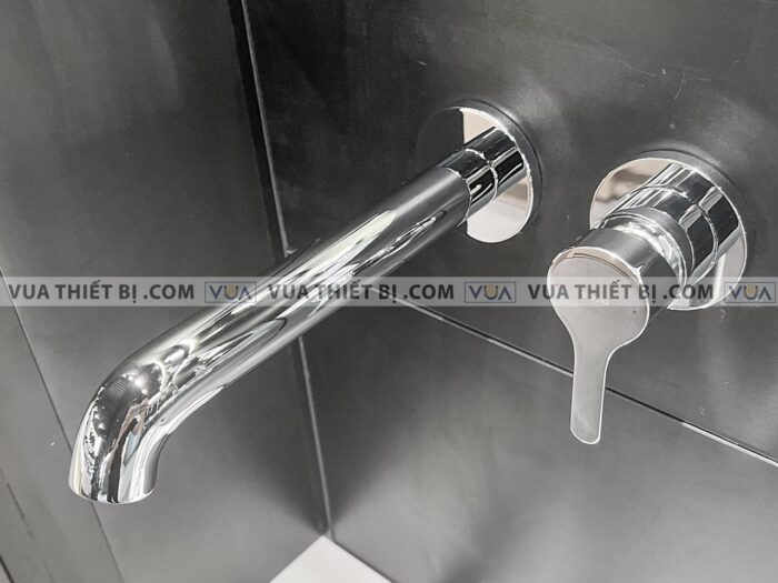 anh thuc te voi chau lavabo toto tls01310b gan tuong nong lanh lb 2