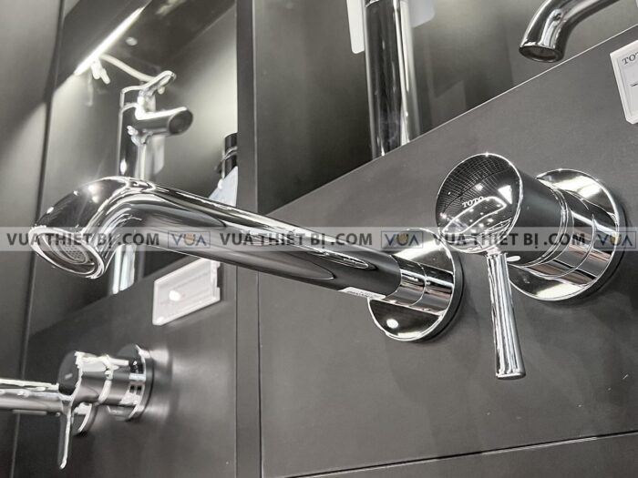 anh thuc te voi chau lavabo toto tls02308b gan tuong nong lanh ln 2