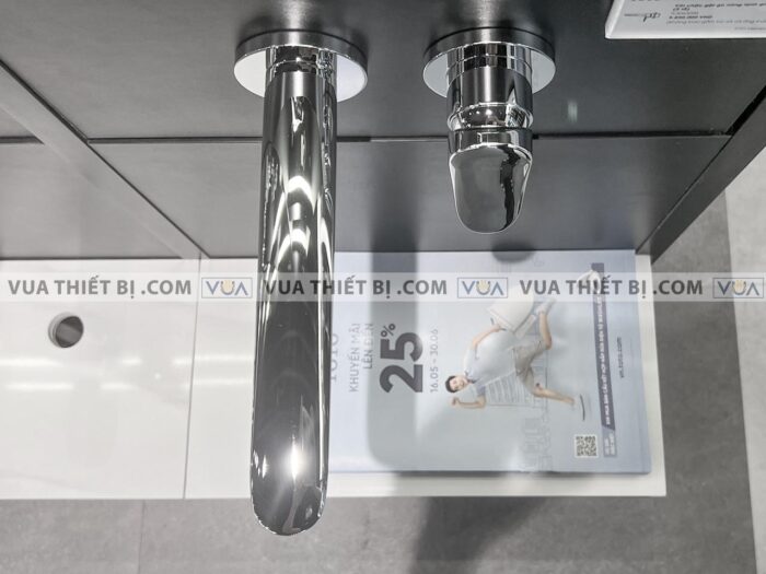 anh thuc te voi chau lavabo toto tls04309b gan tuong nong lanh lf 3