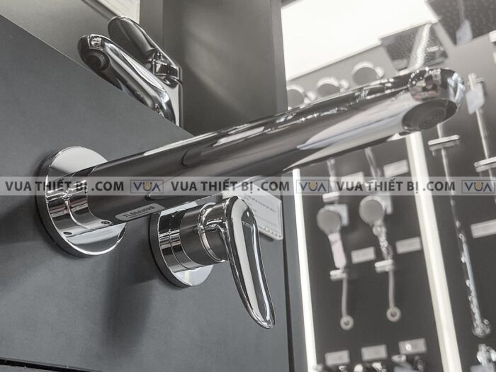 anh thuc te voi chau lavabo toto tls04309b gan tuong nong lanh lf 4