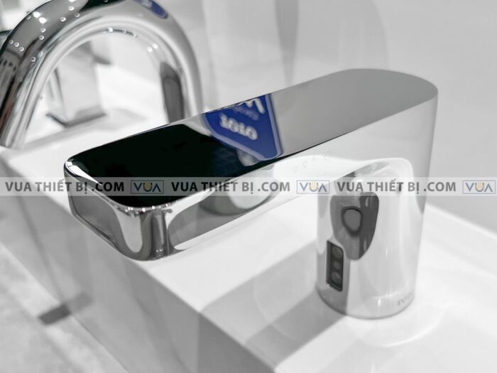 anh thuc te voi chau lavabo toto ttla102 ttle101e2l hap004a cam ung nuoc lanh dien 1