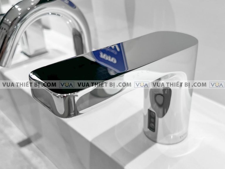anh thuc te voi chau lavabo toto ttla102 ttle101e2l hap004a cam ung nuoc lanh dien 1