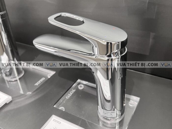 anh thuc te voi chau lavabo toto ttlr301f 1rr nong lanh rei r 2