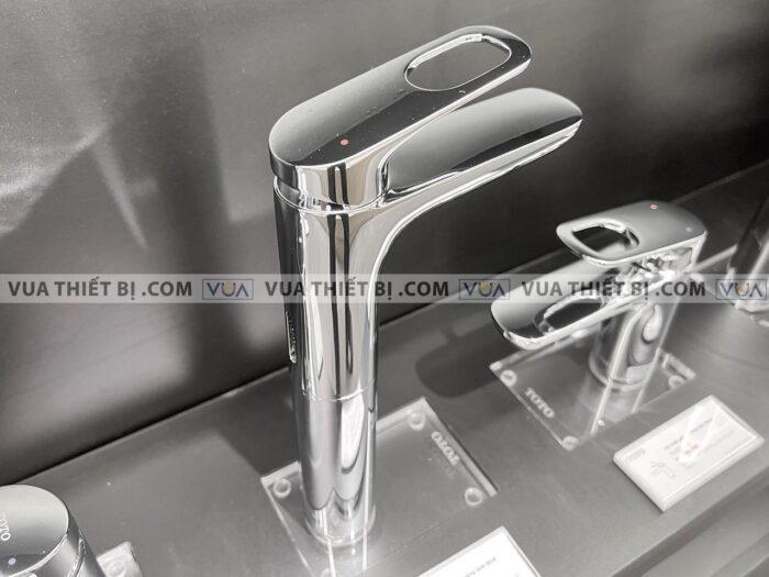 anh thuc te voi chau lavabo toto ttlr301fv 1r co cao nong lanh 2