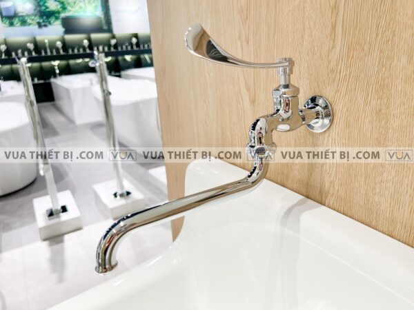 anh thuc te voi lanh toto t30arq13n gan tuong 1