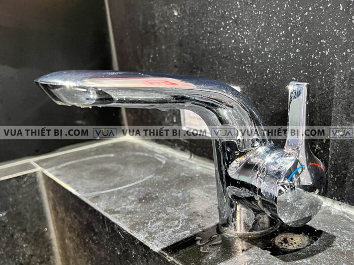 anh thuc te voi lavabo american standard wf 6801 2