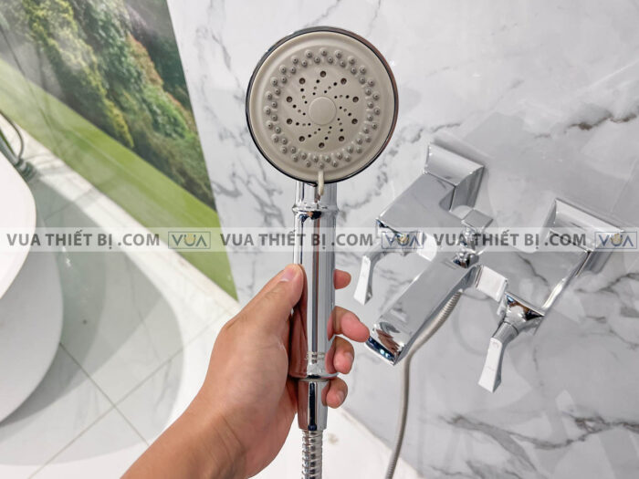 anh thuc te voi sen american standard wf 1611 4