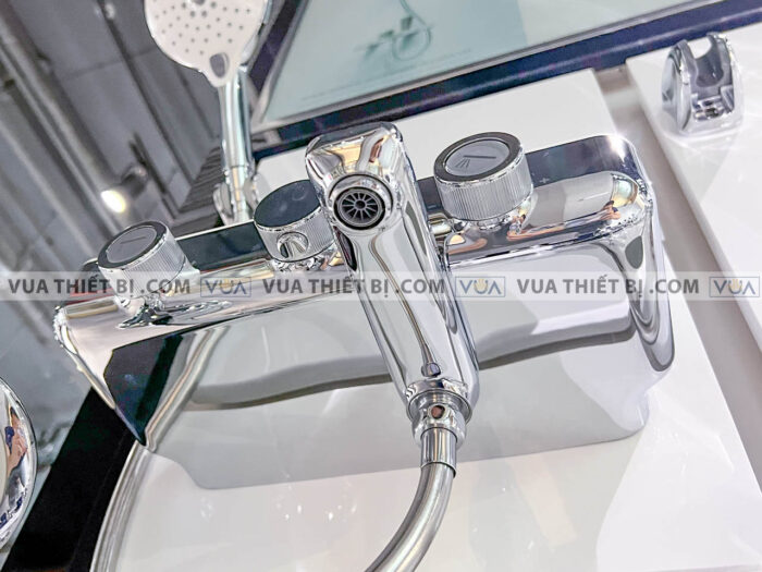 anh thuc te voi sen american standard wf 4954 6