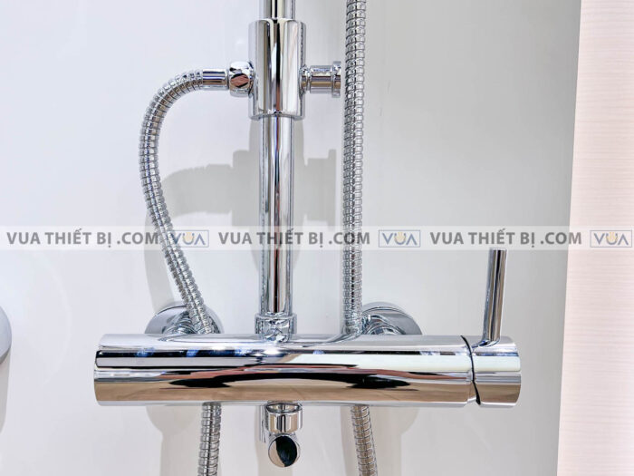 anh thuc te voi sen cay inax bfv 70s nong lanh 1