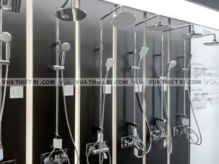 anh thuc te voi sen cay toto tbw01001b tbs02302v tbw01008a nong lanh 2