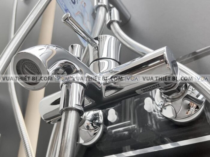 anh thuc te voi sen cay toto tbw01001b tbs02302v tbw01008a nong lanh 5