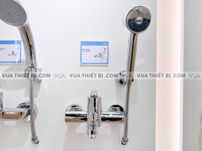 anh thuc te voi sen inax bfv 4000s nong lanh 1