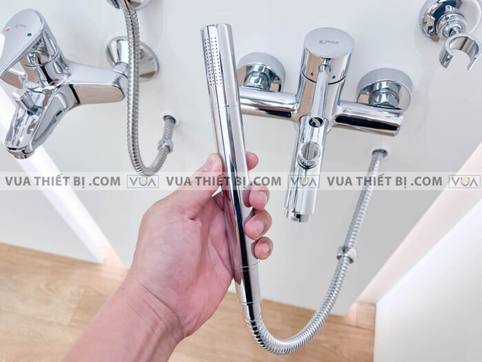 anh thuc te voi sen inax bfv 8000s 4