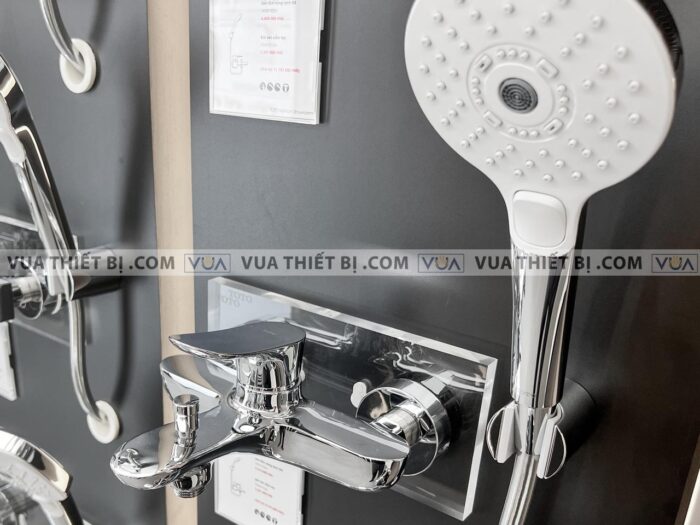 anh thuc te voi sen tam toto tbg01302v tbw01010a nong lanh go 2