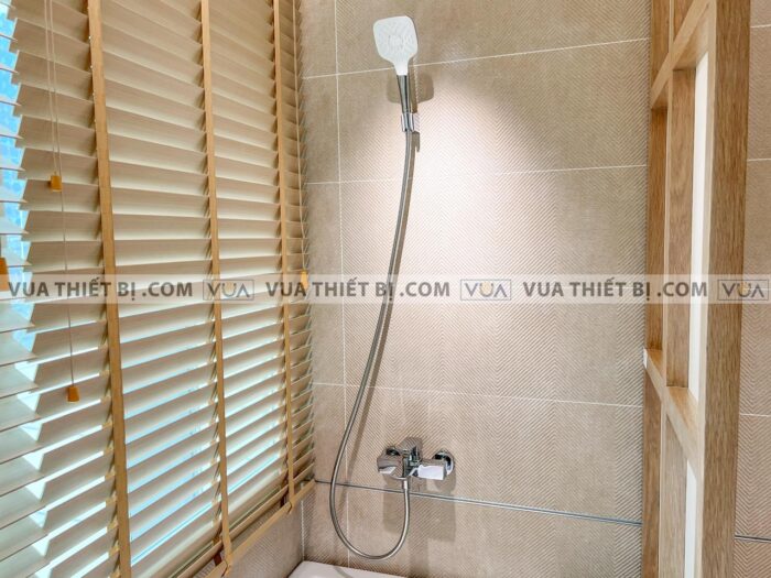 anh thuc te voi sen tam toto tbg02302vtbw02005a nong lanh gr 2