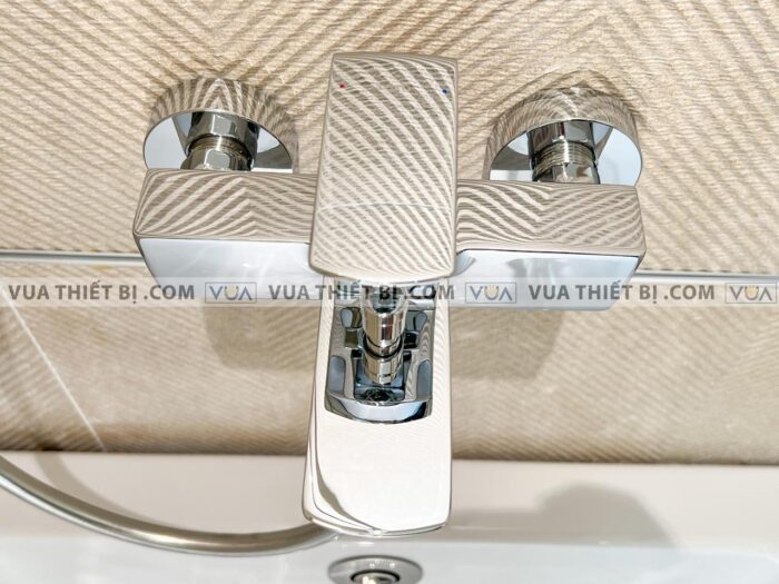 anh thuc te voi sen tam toto tbg02302vtbw02005a nong lanh gr 3