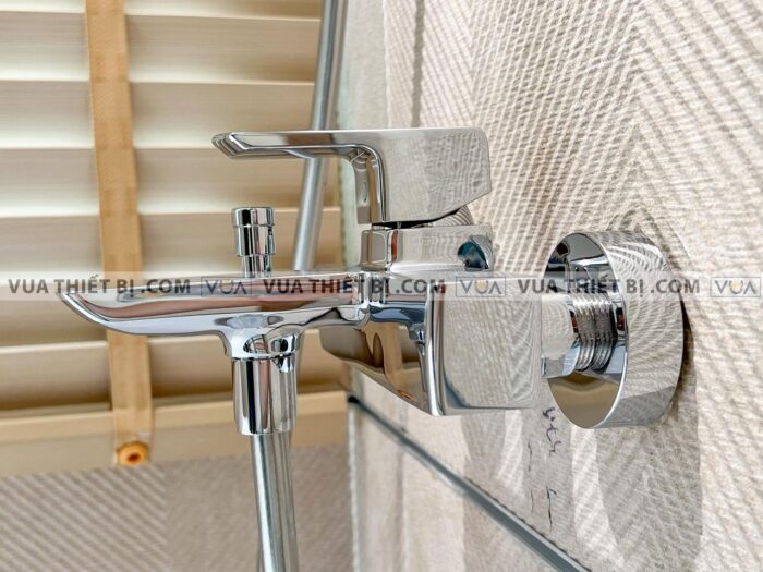 anh thuc te voi sen tam toto tbg02302vtbw02005a nong lanh gr 4