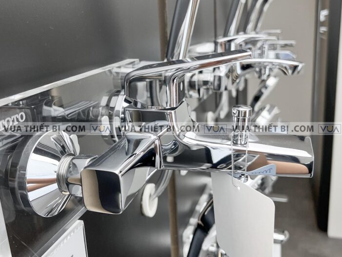 anh thuc te voi sen tam toto tbg10302v tbw01010a nong lanh gb 5