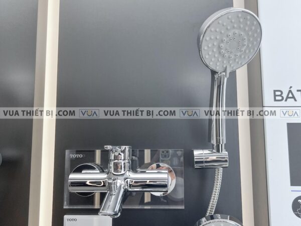 anh thuc te voi sen tam toto tbs01302v dgh108zr nong lanh lb 1