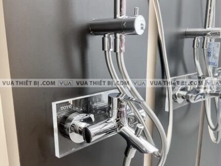 anh thuc te voi sen tam toto tbs01302v nong lanh lb 1