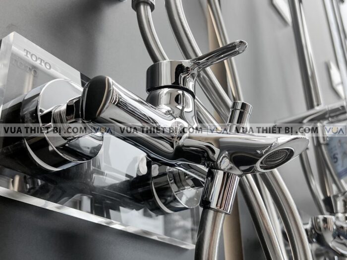 anh thuc te voi sen tam toto tbs01302v nong lanh lb 2