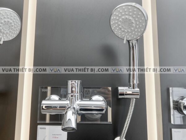 anh thuc te voi sen tam toto tbs02302v dgh108zr nong lanh ln 1