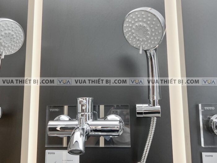 anh thuc te voi sen tam toto tbs02302v dgh108zr nong lanh ln 5