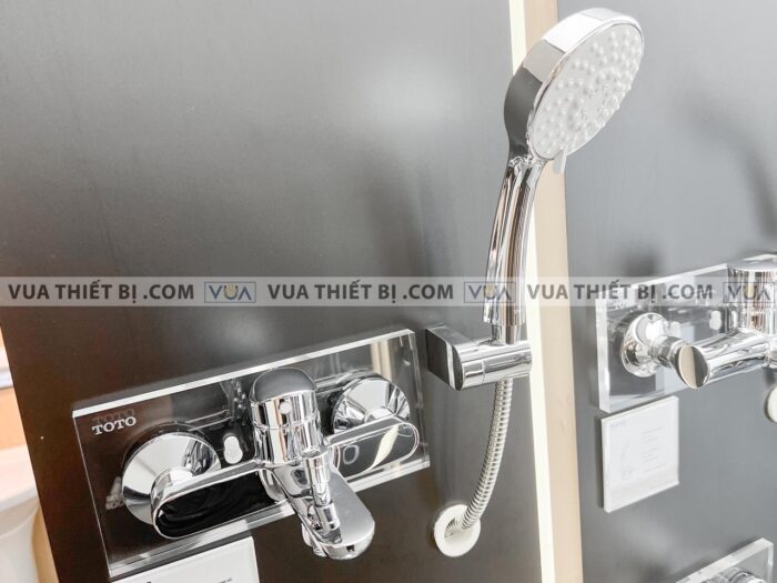 anh thuc te voi sen tam toto tbs03302v dgh108zr nong lanh lc 3