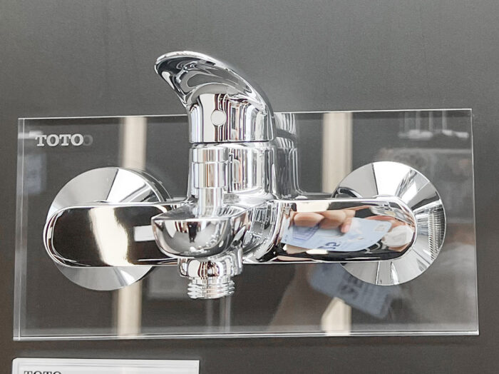 anh thuc te voi sen tam toto tbs03302v nong lanh lc 1