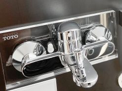 anh thuc te voi sen tam toto tbs03302v nong lanh lc