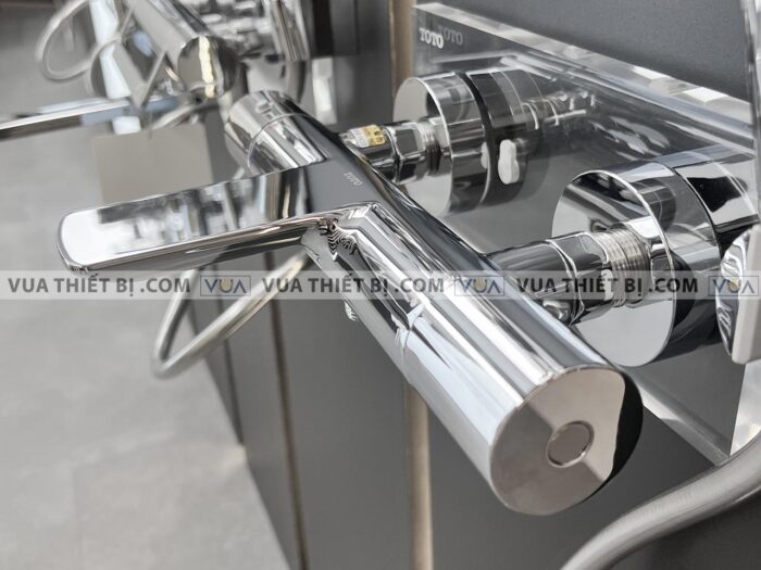 anh thuc te voi sen tam toto tbv01402b tbw01010a nhiet do 7