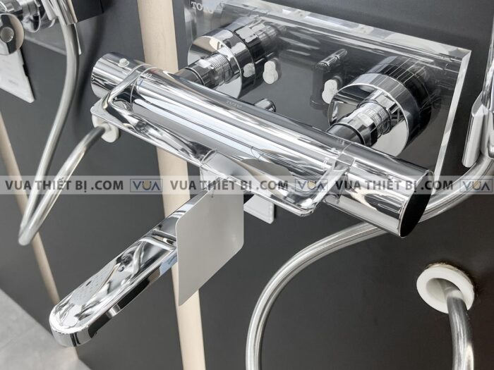 anh thuc te voi sen tam toto tbv03429v tbw02006a nhiet do 4