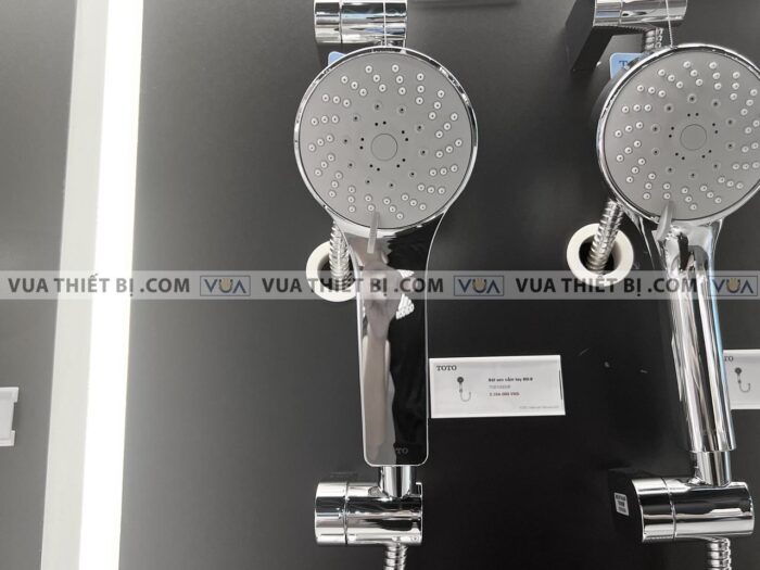 anh thuc te voi sen tam toto ttmr301 ttsr105emf nong lanh 1 1