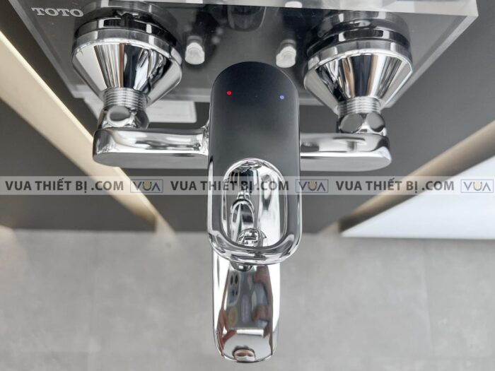 anh thuc te voi sen tam toto ttmr301 ttsr105emf nong lanh 1